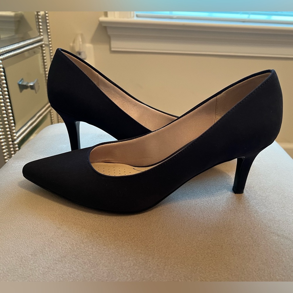 Navy blue comfy pumps